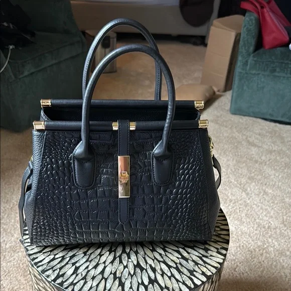 Elegant Black Crocodile-Embossed Handbag - Picture 1 of 7